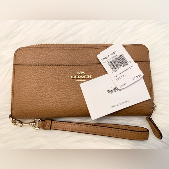 Coach Accordion Zippered Pebbled Leather Long Wristlet NWT - Picture 3 of 16